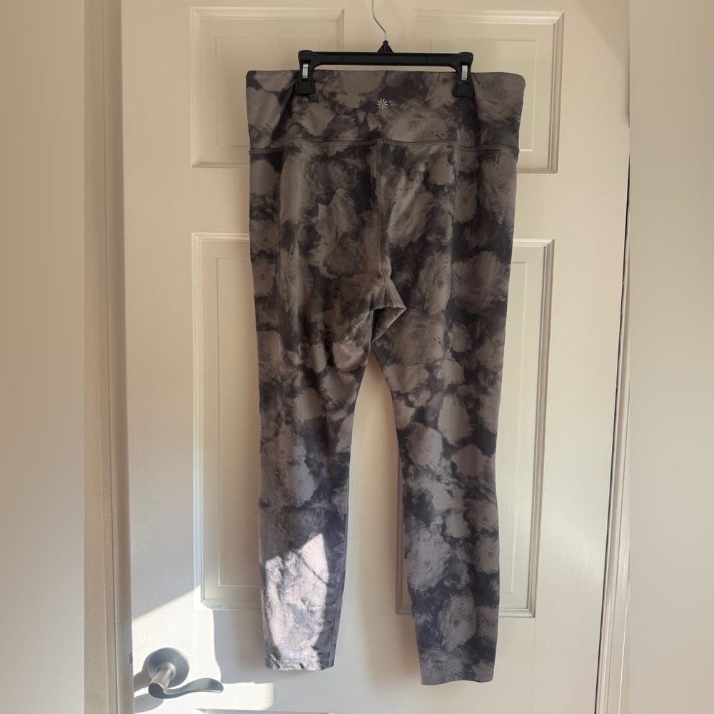 Athleta Women's Flower Print Leggings in Black and Gray - Picture 4 of 8